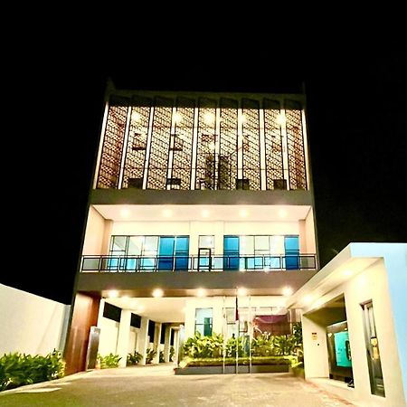 Front One Hotel Gombong Gombong  Exterior photo