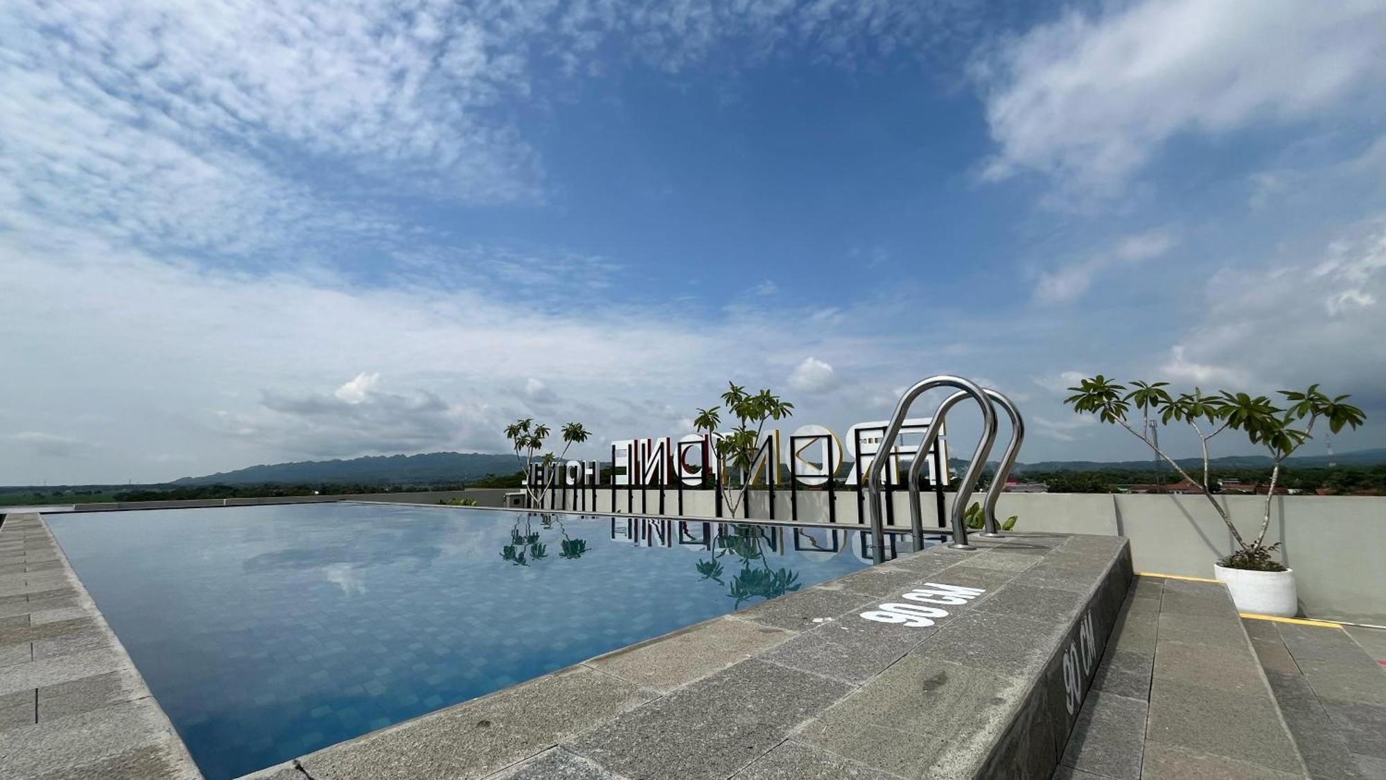 Front One Hotel Gombong Gombong  Exterior photo